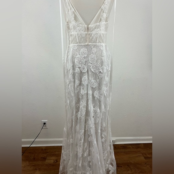 Willowby by Watters Aileene Wedding Dress - Picture 8 of 15